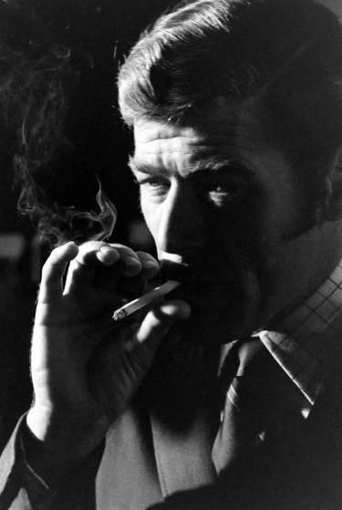 11. O zamanlar sigara içişi de önemliydi, sonra sigarayı bıraktı sanırım Bond, tıpkı Red Kit gibi.