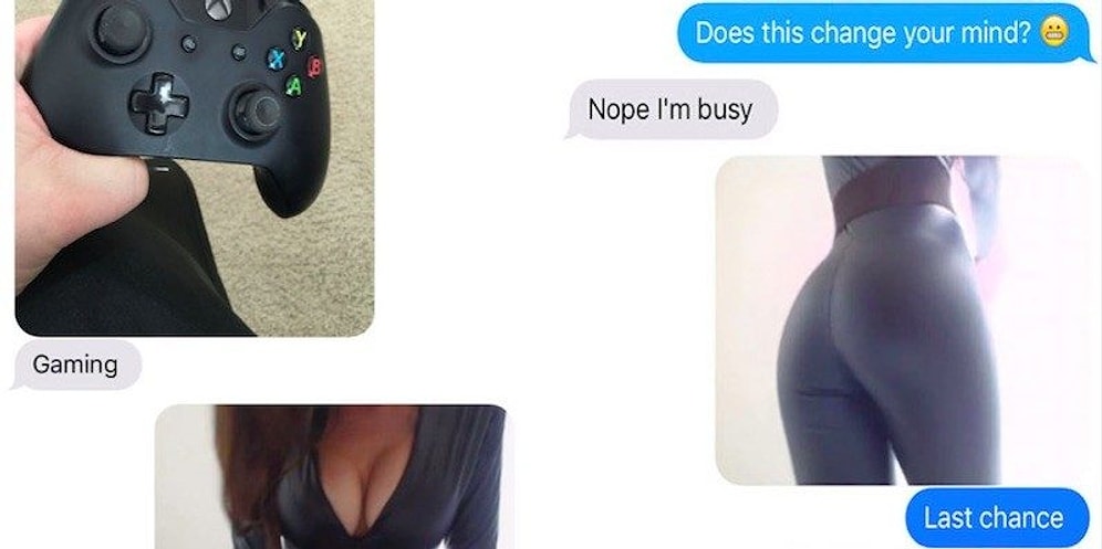 'Oyun Oynuyorum Meşgulüm' Diyerek Kız Arkadaşının Seksi Davetini Geri Çevirdi!