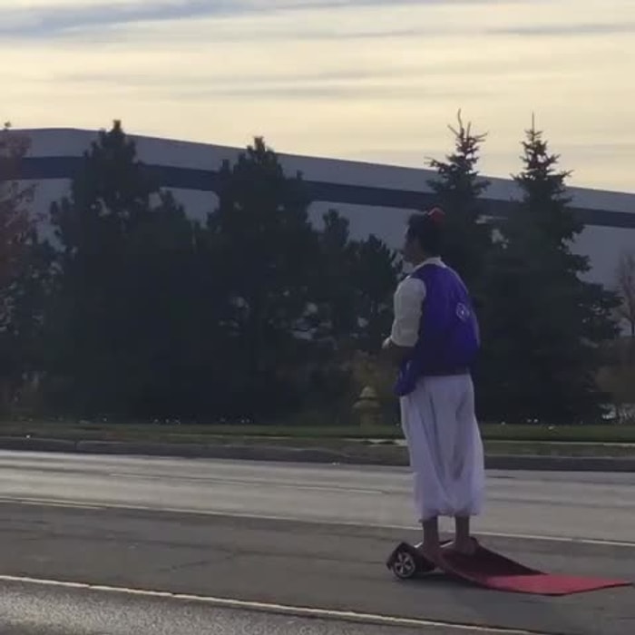 Smart Rollerboard'unu Alaaddin'in Uçan Halısını Dönüştüren Zeki Adam