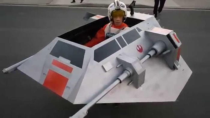 Oğlunun Tekerlekli Sandalyesini Star Wars Snowspeeder'a Çeviren Muhteşem Baba