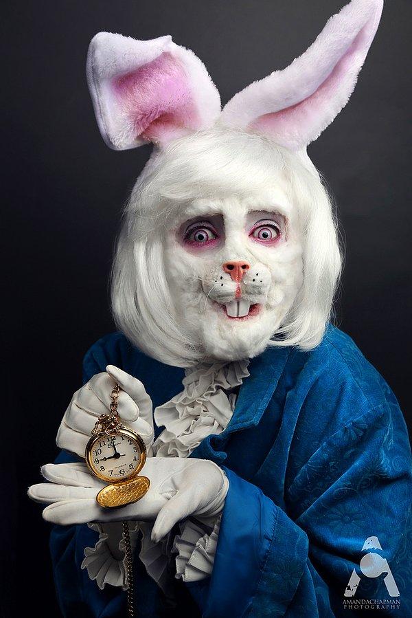 16. Beyaz Tavşan - Alice Harikalar Diyarında