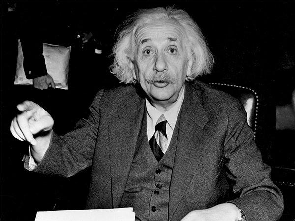 8. Albert Einstein, 1879-1955 – 11 milyon $
