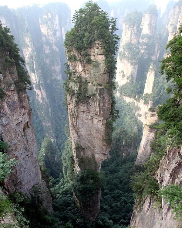 18. James Cameron'nın Avatar'ı çekmek için ilham aldığı Zhangjiajie Dağı (Çin).