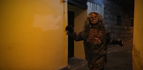 Türkiye'de Gecenin Bir Yarısı Zombi Kıyafetiyle İnsanları Korkutma Şakası