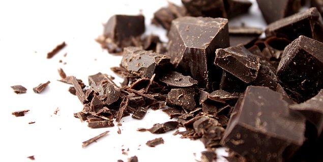 7. Çikolatadaki kafein oranının çok olduğu düşünülse de aslında yanlış. Çikolatanın kafein oranı birçok gıdaya göre çok az…