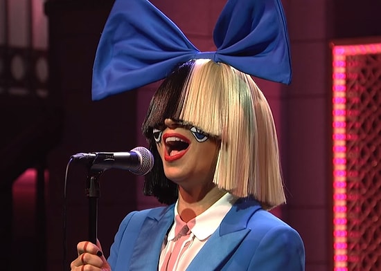 Güçlü Sesiyle Sia'dan Kulaklarınızın Pasını Silecek 2 Canlı Performans