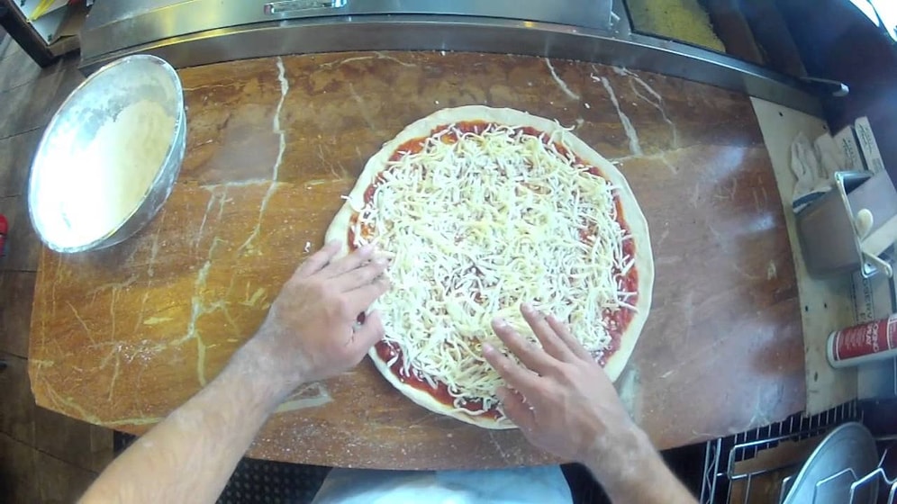 Ustasının Gözünden Lezzetli Pizza Yapılışı