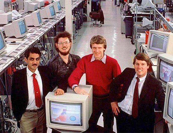 23. 80'lerin ortalarına gelindiğinde artık herkes Silikon Vadisi'nin teknolojinin merkezi olduğu konusunda hemfikirdir.