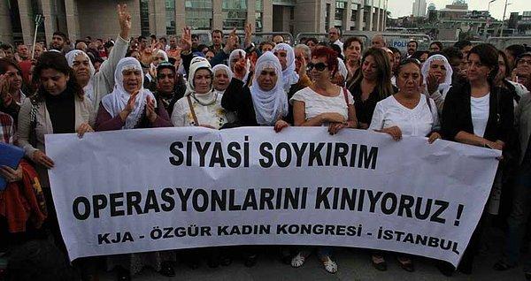 Tutuklananlar arasında HDP ve DBP’li 19 belediye eş başkanı ile bu partilere mensup il ve ilçe yöneticilerinden 63 kişi bulunuyor.