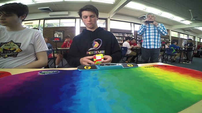 19 Yaşındaki Gençten 5x5 Rubik Küpte Dünya Rekoru!