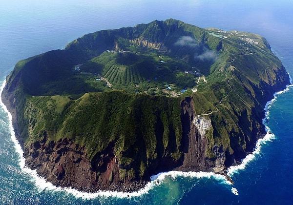 1. Aogashima adası Filipinler denizinde yer alıyor.