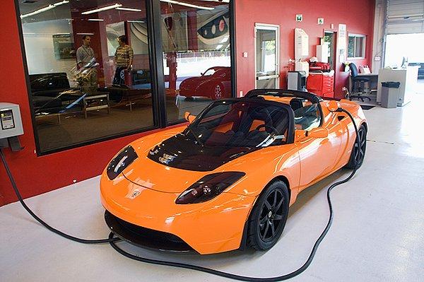 6. Tamamen elektrikli ilk spor otomobil üretimi,