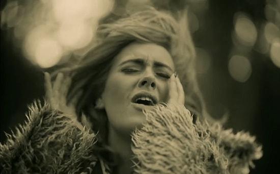 Adele'in Hello Klibini Bir de Müziksiz İzleyin!
