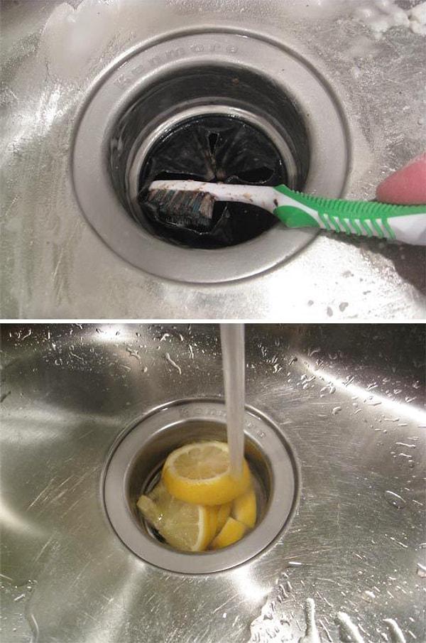 10. Lavabo giderinizi limon ve diş fırçasıyla kökten temizleyin.