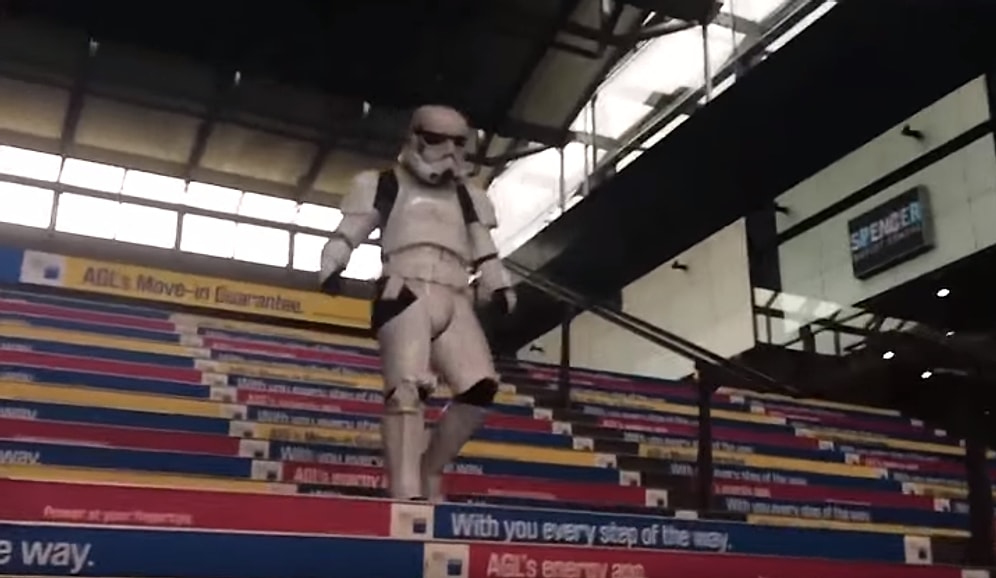 Güzel Bir Başlangıç Mutsuz Bir Son! Merdivenlerden Düşen Stormtrooper