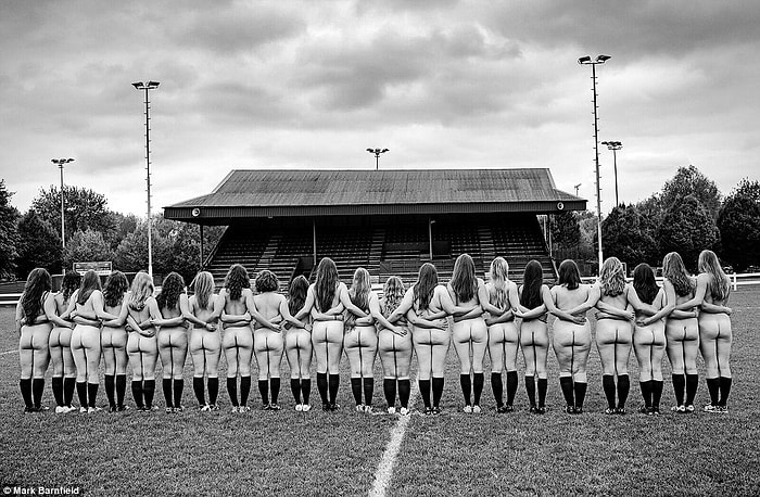 Oxford Rugby'nin Kadın Yıldızları Hayır İçin Sahada Çıplak Koştu!