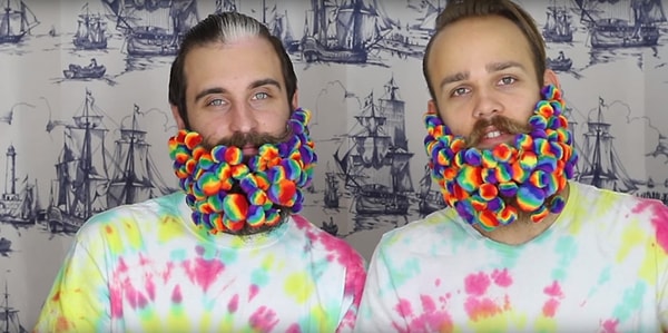 Борода с помпонами