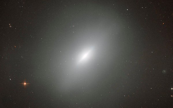 10. Özel mi özel: NGC 3610