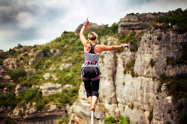 Однако, Фейт отличается от других мастеров этого дела.