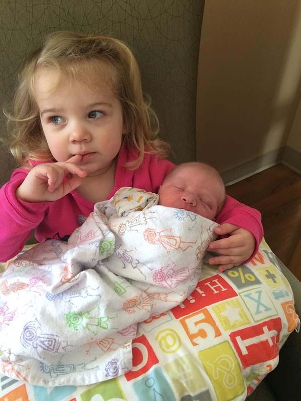 Хммм, какую бы тебе подарить игрушку?