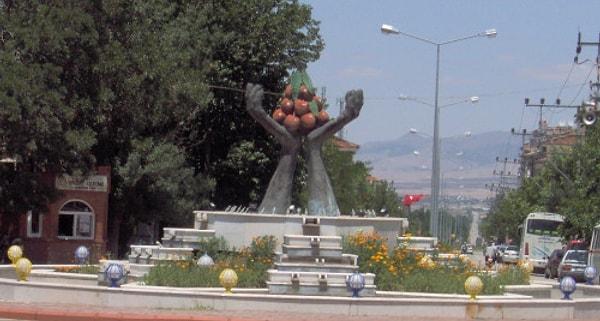 6. Gollum'un sunduğu, Afyonkarahisar'daki vişne heykeli