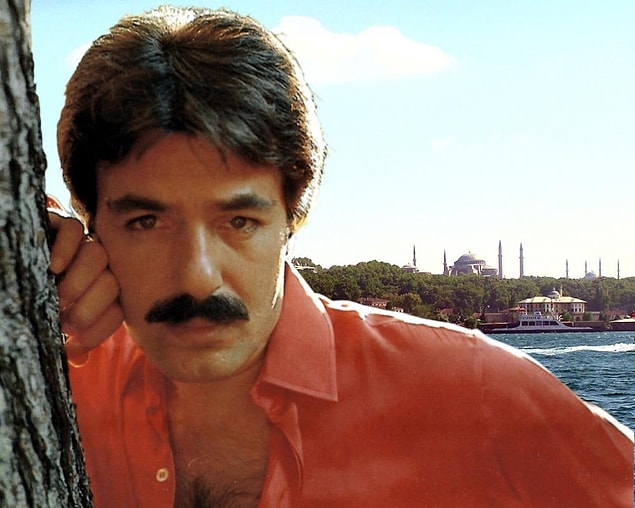 13. Ferdi Tayfur'un "Kapı Gıcırtısına Ağlayabilirim" Hüznü