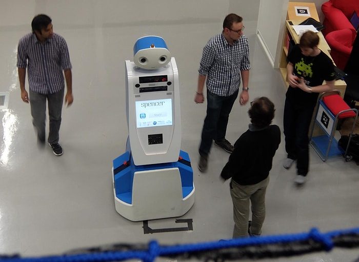 Havalimanında Kaybolanlara Yardımcı Olan Robot: Spencer