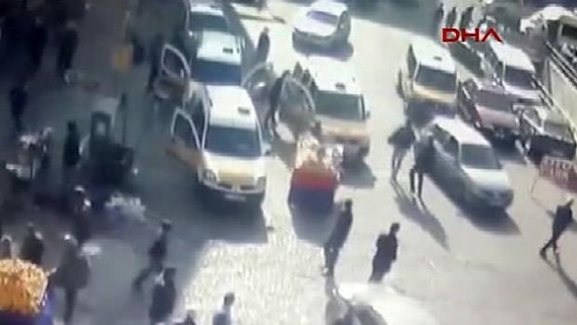 Cumartesi: 'Kontrol için harekete geçildiği sırada araçta bulunan teröristlerce görevlilere silahla ateş edilmiştir'