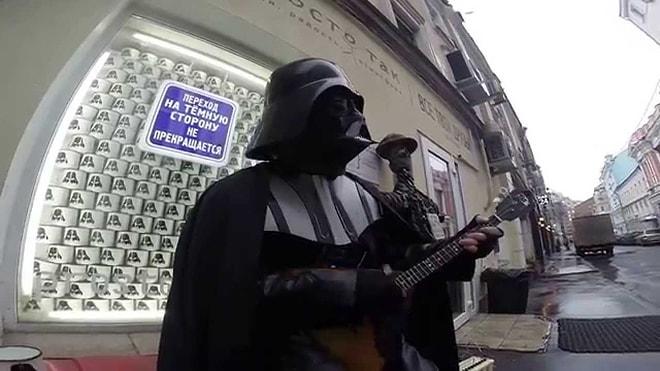 Darth Vader'dan Rusya Sokaklarında Star Wars İmparator Marşı