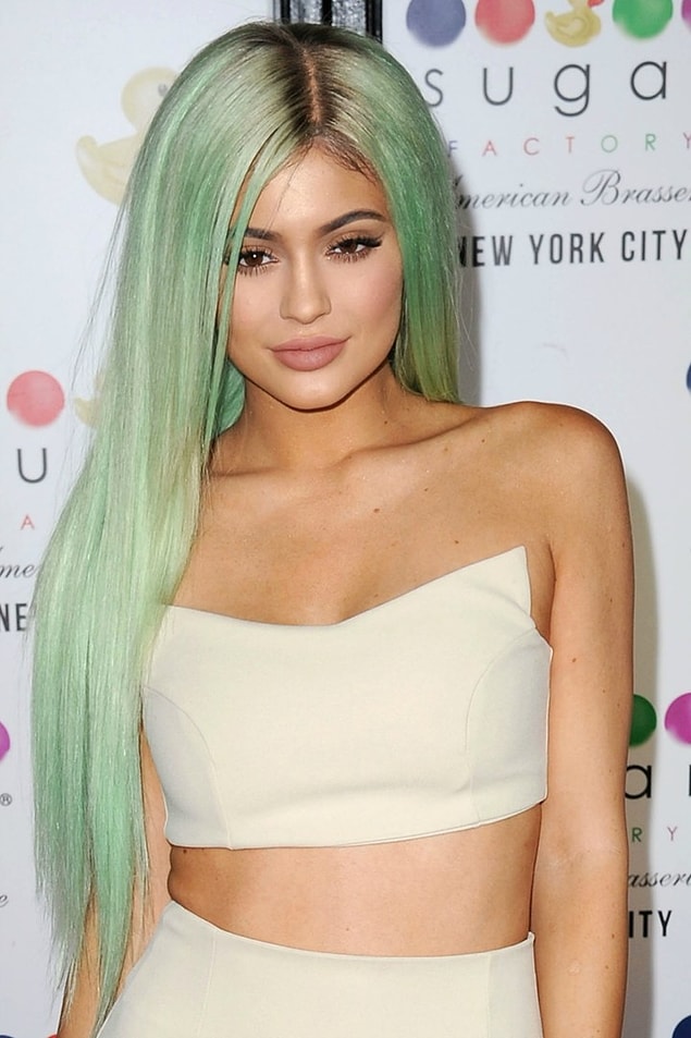 6. Mint green hair