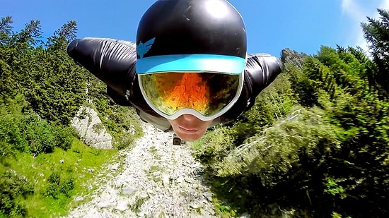 İzlerken Dahi Nefes Kesiyor: 2500 Metreden Adrenalin Dolu Wingsuit Atlayışı