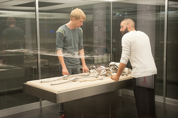 #8 Из машины / Ex-Machina