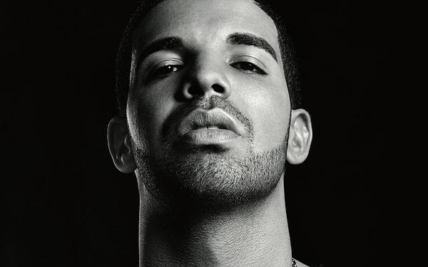 Adı magazin manşetlerinden düşmeyen Drake, konserindeki bir hareketiyle tekrar gündeme geldi.