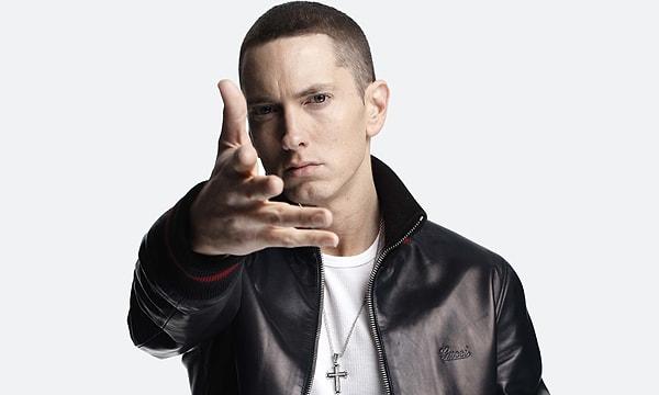 11. Eminem "banana" (muz) kelimesini "delirmek, çıldırmak" anlamında kullanır. Yani adeta kelimeye yeni bir anlam vermiştir.