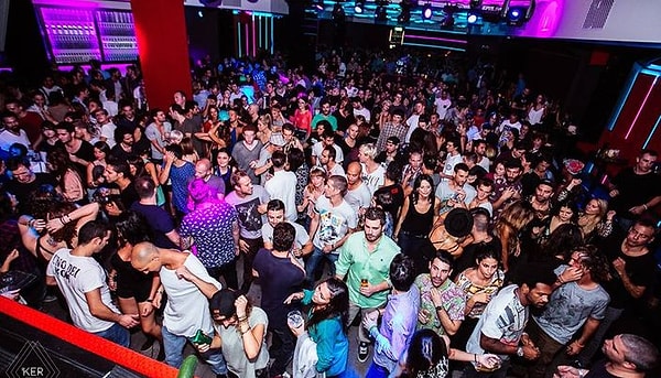 12. Но это совсем никак не отражается на ночной жизни города. Поверьте, уж кто-кто, а Барселона умеет зажигать.