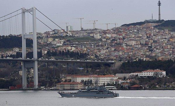 Medya kuruluşlarının iddialarına göre, Türkiye “Boğazlar Yaptırımı” uygulamasına hazırlık yapıyor ve Boğazlardan geçen gemilerin tam denetlenmesini planlıyor. Hem bu iddialar hem de Boğazların kapatılması senaryosu ne kadar gerçekçi?
