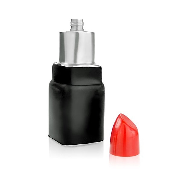 13. Если ты фанатка косметики, то эта миниатюрная фляжка в виде губной помады точно для тебя