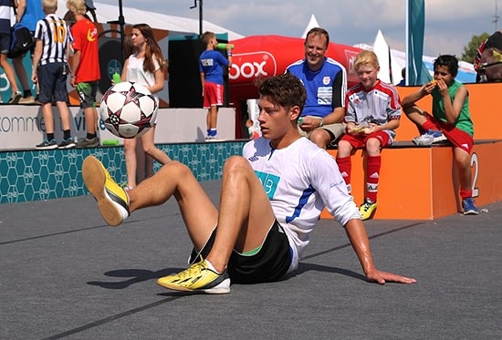 Adrian Krog'dan FreeStyle Football Hareketleri