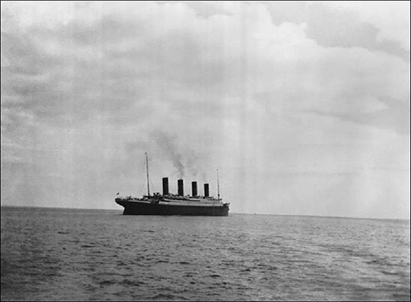 15. Titanic'in batmadan önce çekilen son fotoğrafı, 1912.