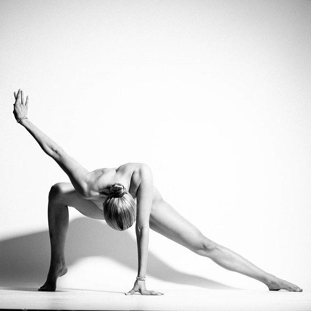 Naked yoga dallas - 🧡 Йога Крупным Планом Фото Бикини Эротика.