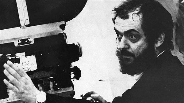 11. Doğru cevap! Stanley Kubrick'in NASA'nın ürettiği lenslerle, tamamen mum ışığında çektiği bir sahneyi barındıran filmi hangisidir?