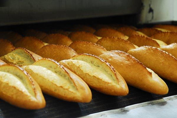 13. Bu arada ekmeğin 'nimet' olarak kabul gördüğü ülkemizde, verilerine göre her gün 5 milyon ekmek çöpe atıldığını da belirtelim.