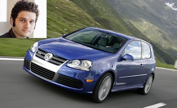 13. Facebook'un kurucu ortaklarından Dustin Moskovitz ise 13.000 dolara satılan Volkswagen R32 sürmekte.