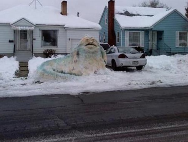 2. Снеговик-охранник