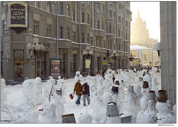 9. Бонус: море снеговиков на Арбате в 2005 году :)