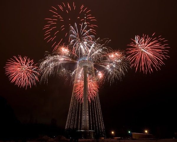 Телебашня в Вильнюсе. Рождественский салют.