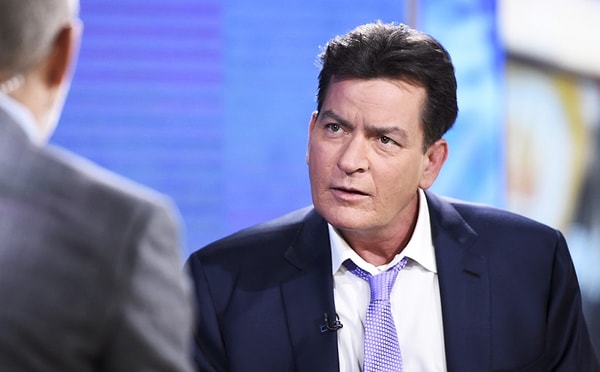 8. Чарли Шин признался, что у него ВИЧ.