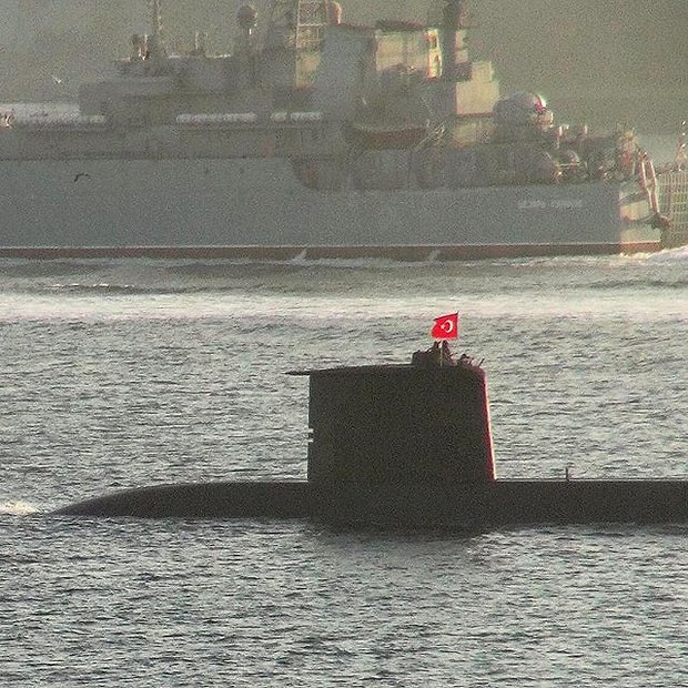 Gemileri boğazdan geçirme ve el koyup isimlerini Yavuz, Midilli, Selim, Korcan ve Berke koy!