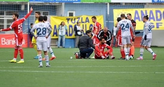 Fenerbahçe Maçında Sahaya Atılan Taşın Cezası Belli Oldu