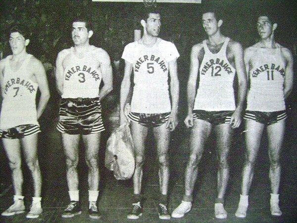 1. Spora ilk adımını 1949'da Fenerbahçe genç erkek basketbol takımında attı.